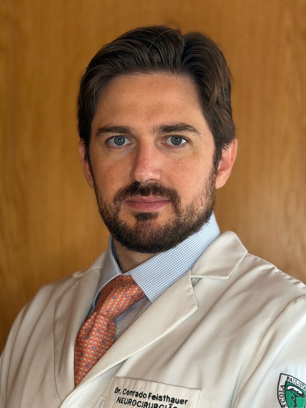 Dr. Conrado Feisthauer de jaleco